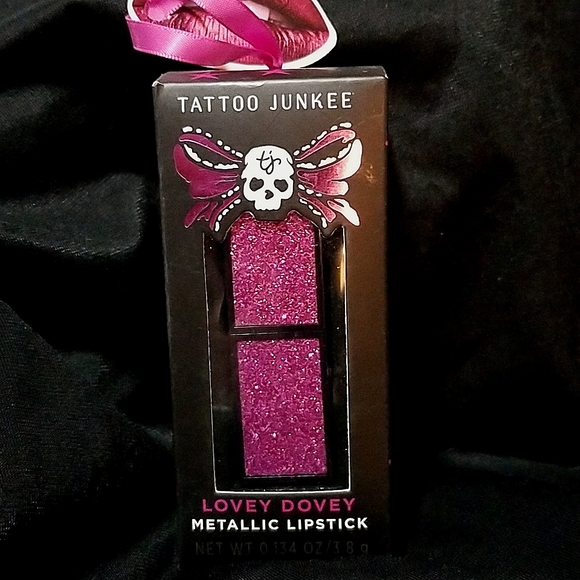 Tattoo Junkee Lovey Dovey Metallic lipstick, Gift Boxed - Picture 1 of 2